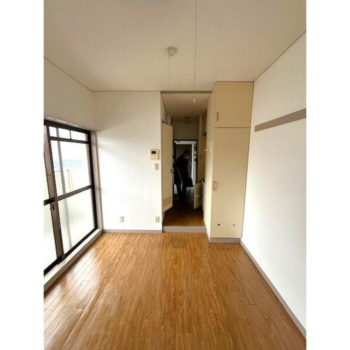 物件内観写真7　(室内からの展望)