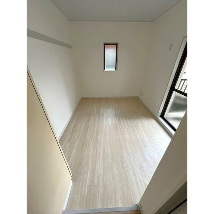 物件内観写真8　(室内からの展望)