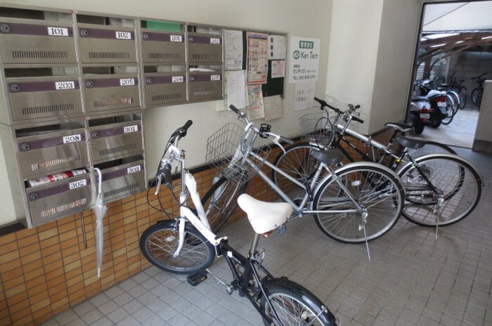 物件外観写真3　(駐輪場)