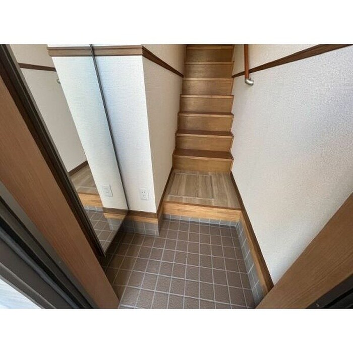 物件内観写真14　(玄関)