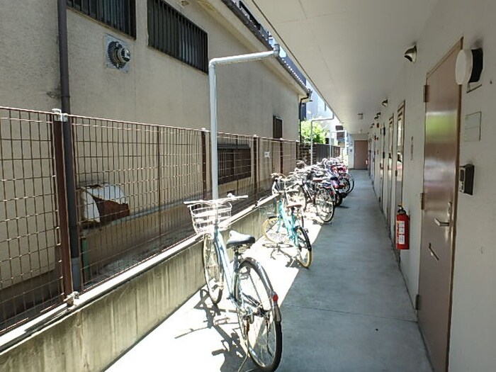 物件外観写真5　(駐輪場)