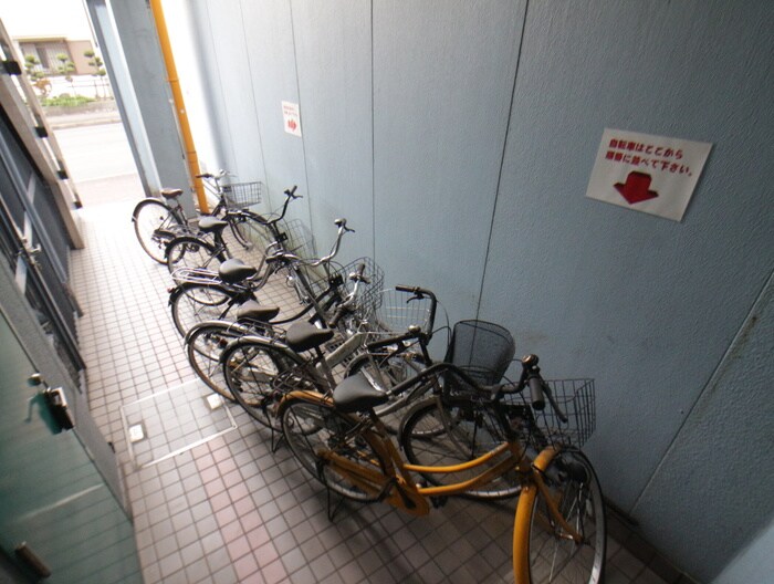 物件外観写真5　(駐輪場)