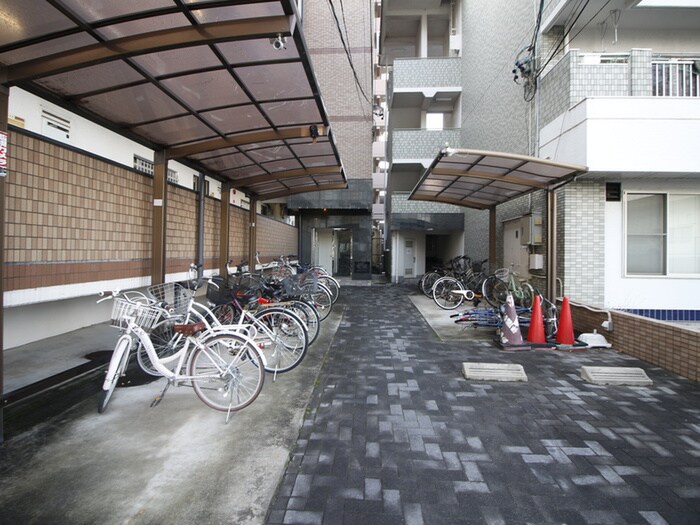 物件外観写真4　(駐輪場)