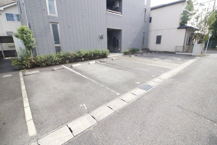 物件外観写真4　(駐車場)