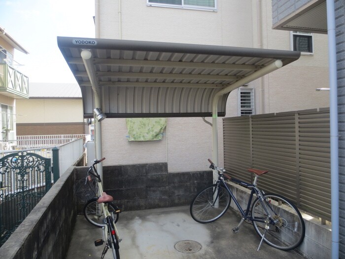 物件外観写真5　(駐輪場)