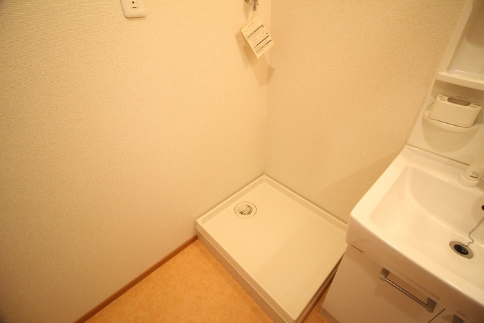 物件内観写真10　(洗濯機置場)