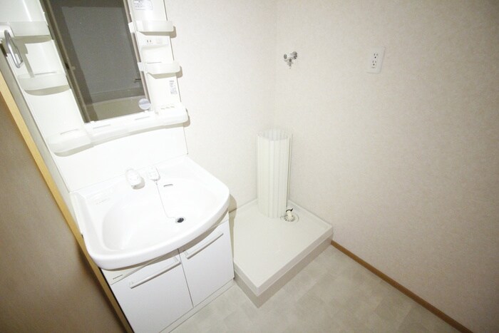 物件内観写真15　(洗濯機置場)