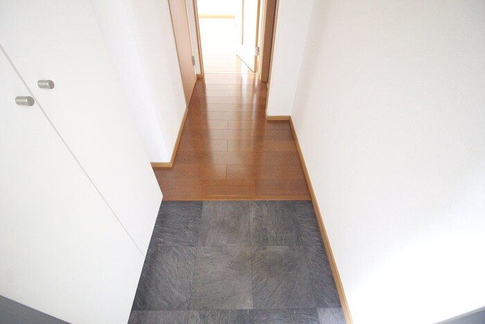 物件内観写真18　(玄関)