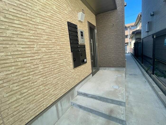 物件外観写真5　(エントランス部分)