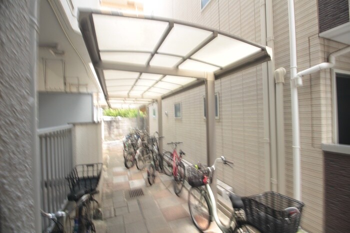物件外観写真3　(駐輪場)