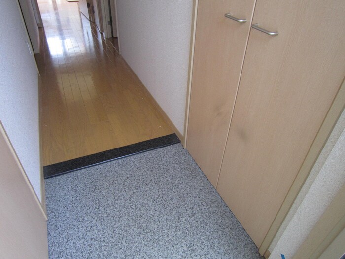 物件内観写真15　(玄関)