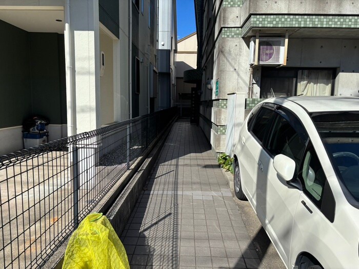 物件外観写真5　(エントランス部分)