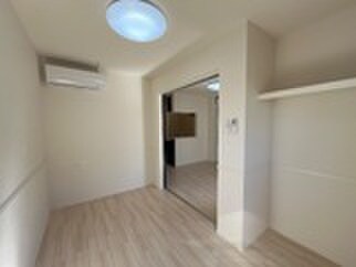 物件内観写真2　(居室)