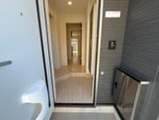 物件内観写真16　(玄関)