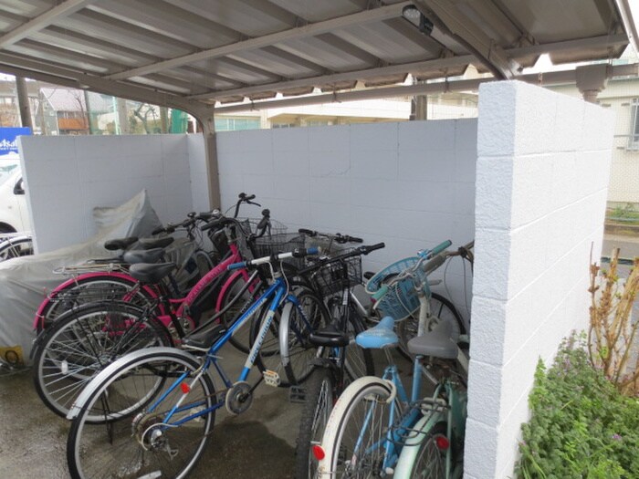物件外観写真4　(駐輪場)