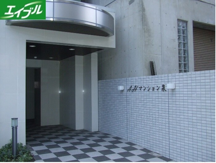 物件外観写真2　(エントランス部分)