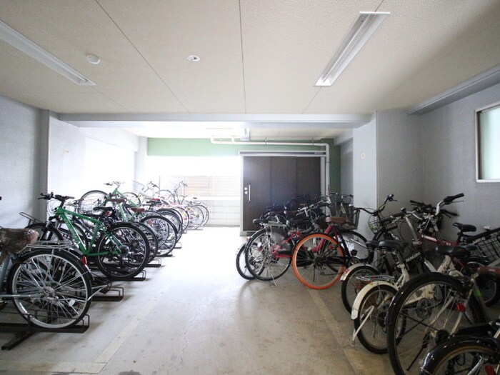 物件外観写真5　(駐輪場)
