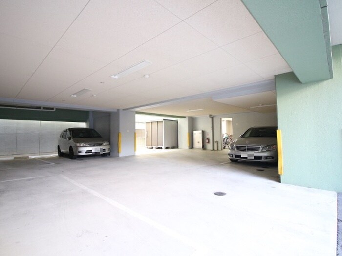 物件外観写真6　(駐車場)