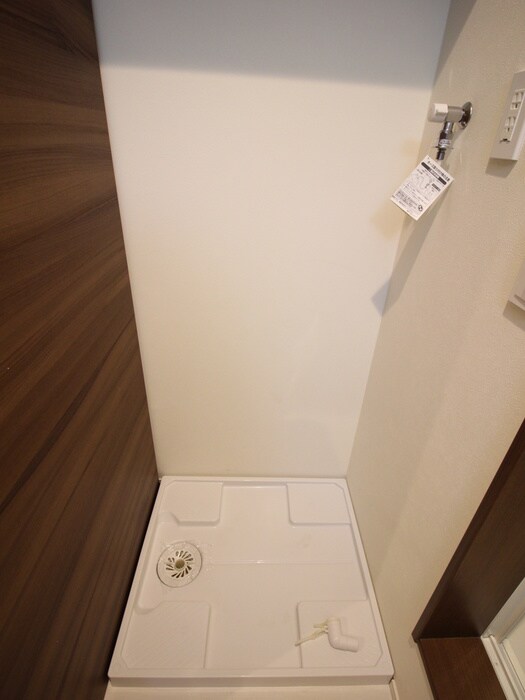 物件内観写真6　(洗濯機置場)