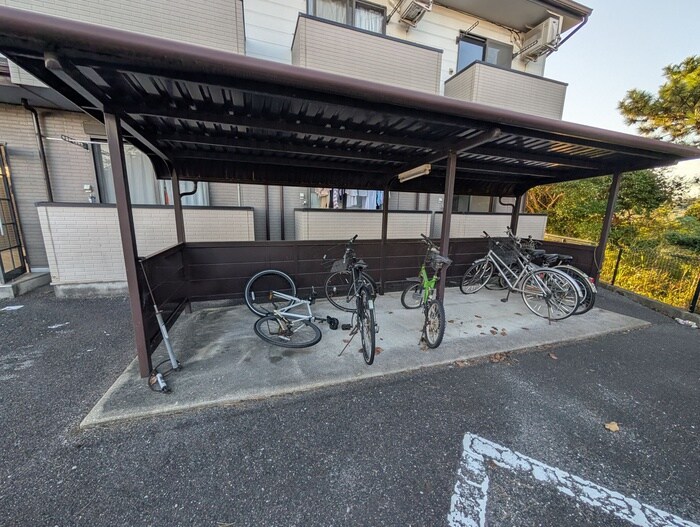 物件外観写真6　(駐輪場)