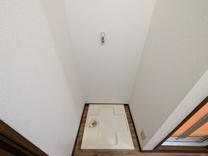 物件内観写真13　(洗濯機置場)