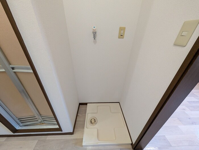 物件内観写真14　(洗濯機置場)