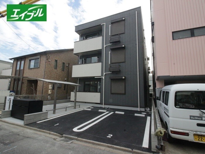 物件外観写真2　(駐車場)