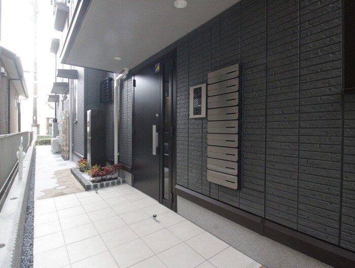 物件外観写真4　(エントランス部分)