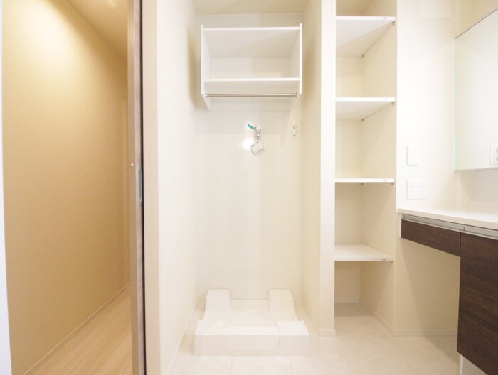 物件内観写真18　(洗濯機置場)