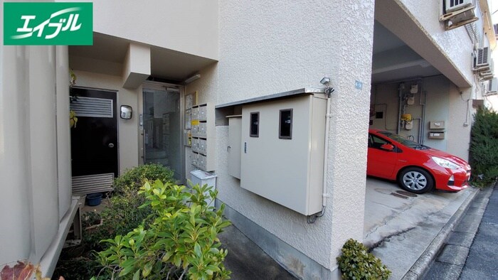 物件外観写真5　(エントランス部分)