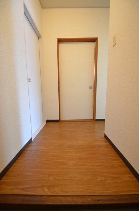 物件内観写真8　(廊下)