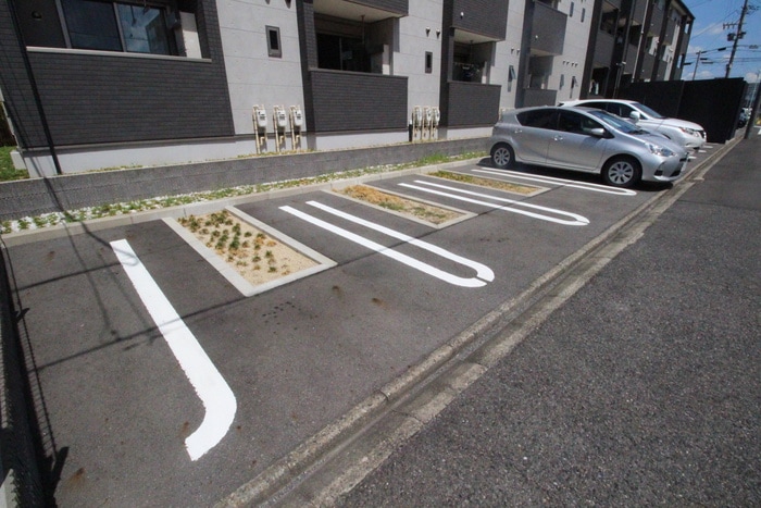 物件外観写真4　(駐車場)
