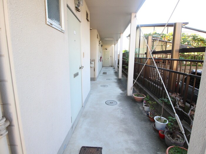 物件外観写真3　(エントランス部分)