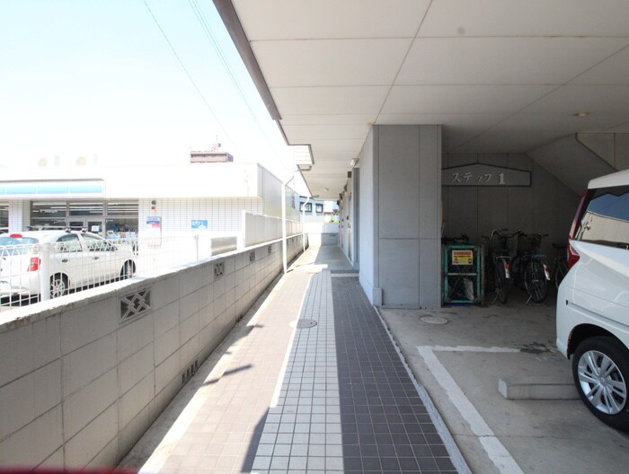 物件外観写真4　(駐車場)