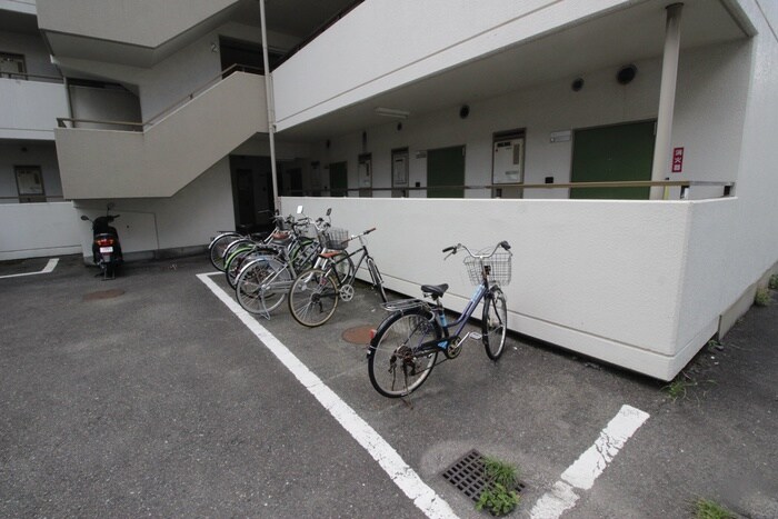 物件外観写真5　(駐輪場)