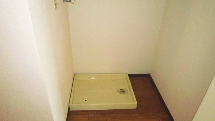 物件内観写真11　(洗濯機置場)