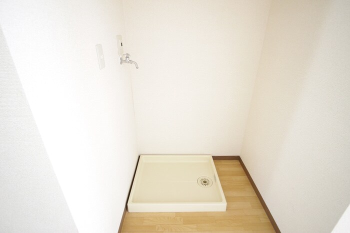 物件内観写真13　(洗濯機置場)