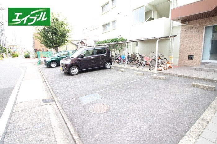 物件外観写真3　(駐車場)