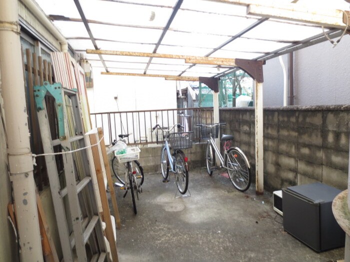物件外観写真3　(駐輪場)