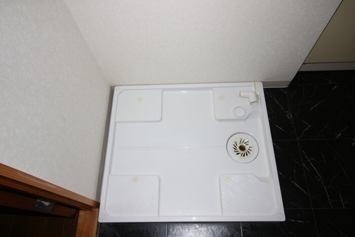 物件内観写真12　(洗濯機置場)