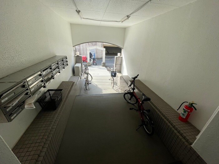 物件外観写真5　(エントランス部分)