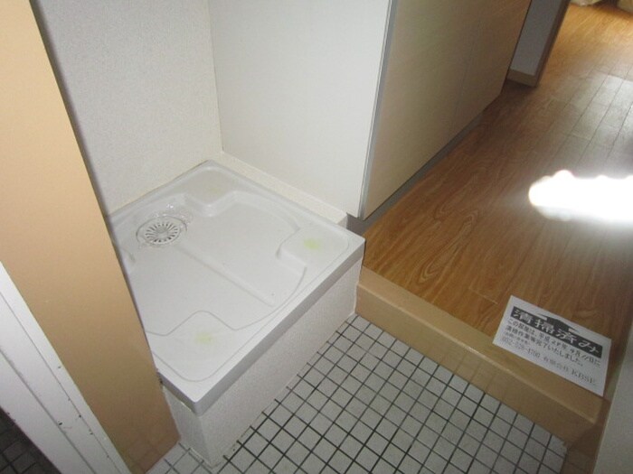 物件内観写真16　(洗濯機置場)