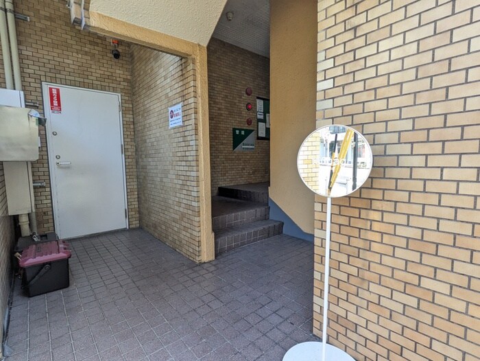 物件外観写真5　(エントランス部分)