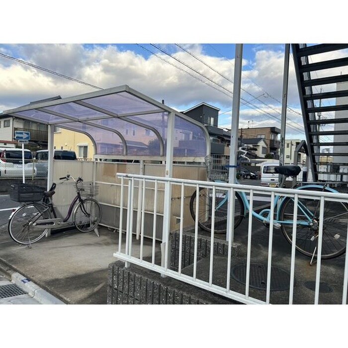 物件外観写真4　(駐輪場)