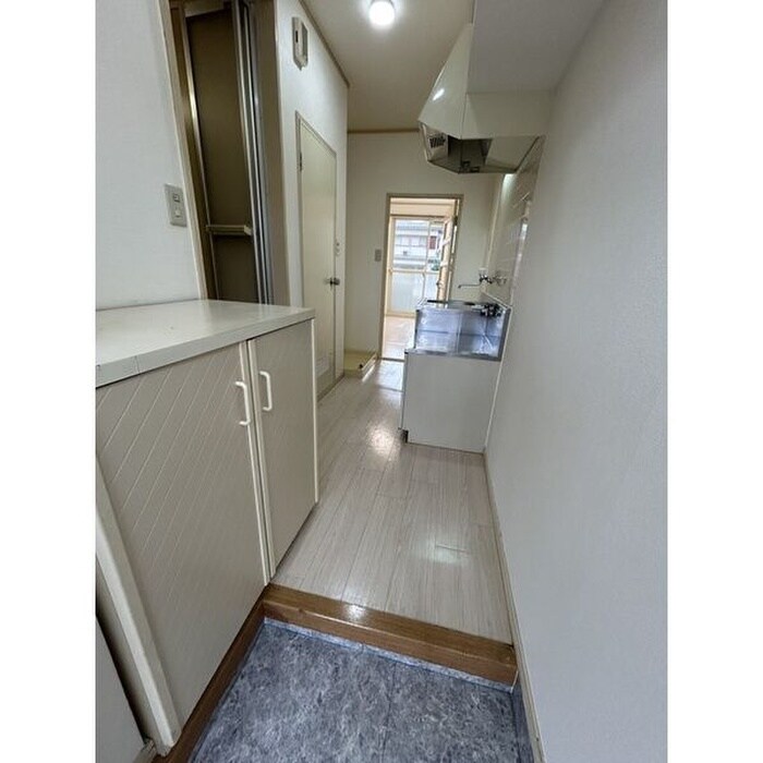 物件内観写真12　(玄関)