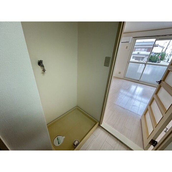物件内観写真13　(洗濯機置場)