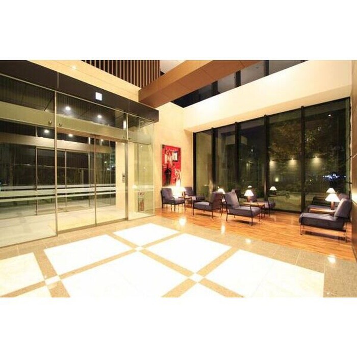 物件外観写真2　(エントランス部分)