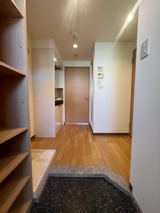 物件内観写真7　(玄関)