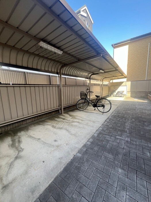 物件外観写真3　(駐輪場)