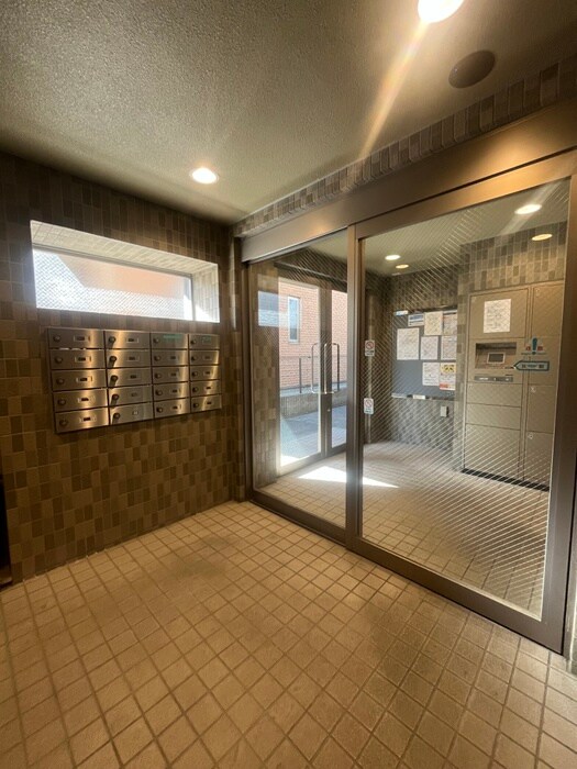 物件外観写真4　(エントランス部分)